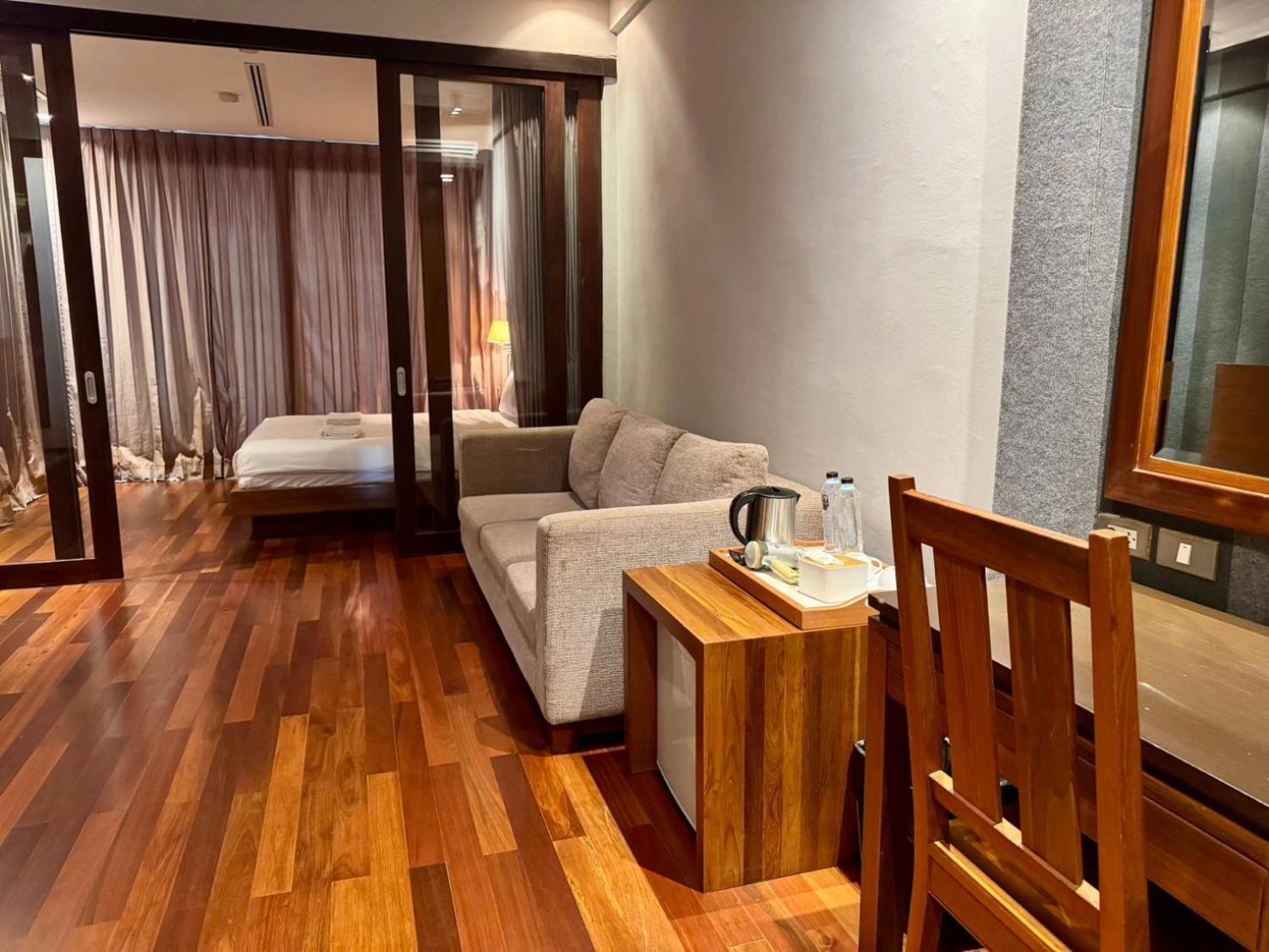 Wish Inn Silom - วิช อินน์ สีลม X Bangkok Bagian luar foto